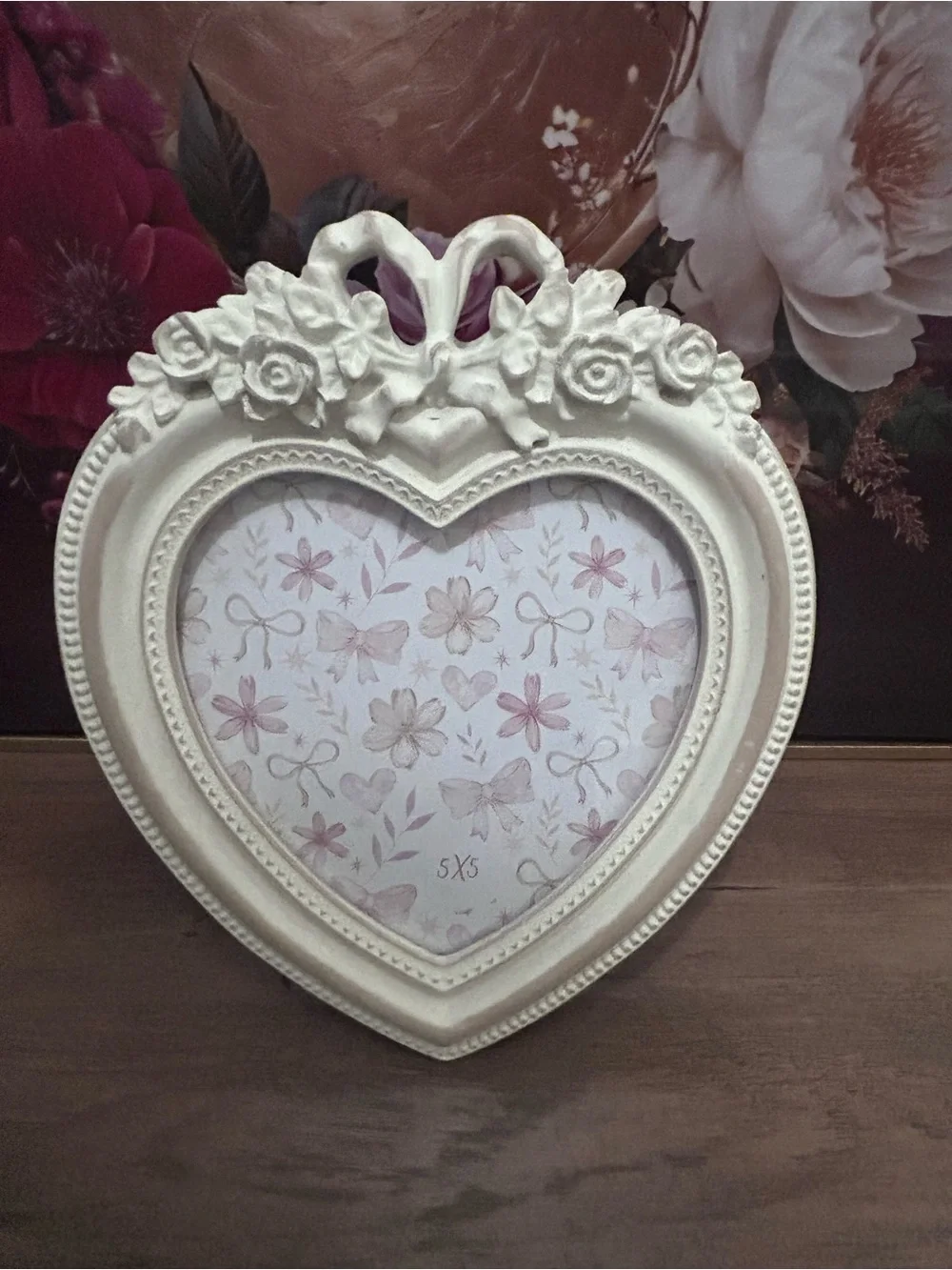 Vintage-Inspired Heart Photo Frame in Cream